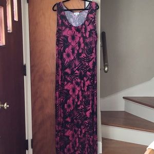 Women’s plus,long sleeveless dress.